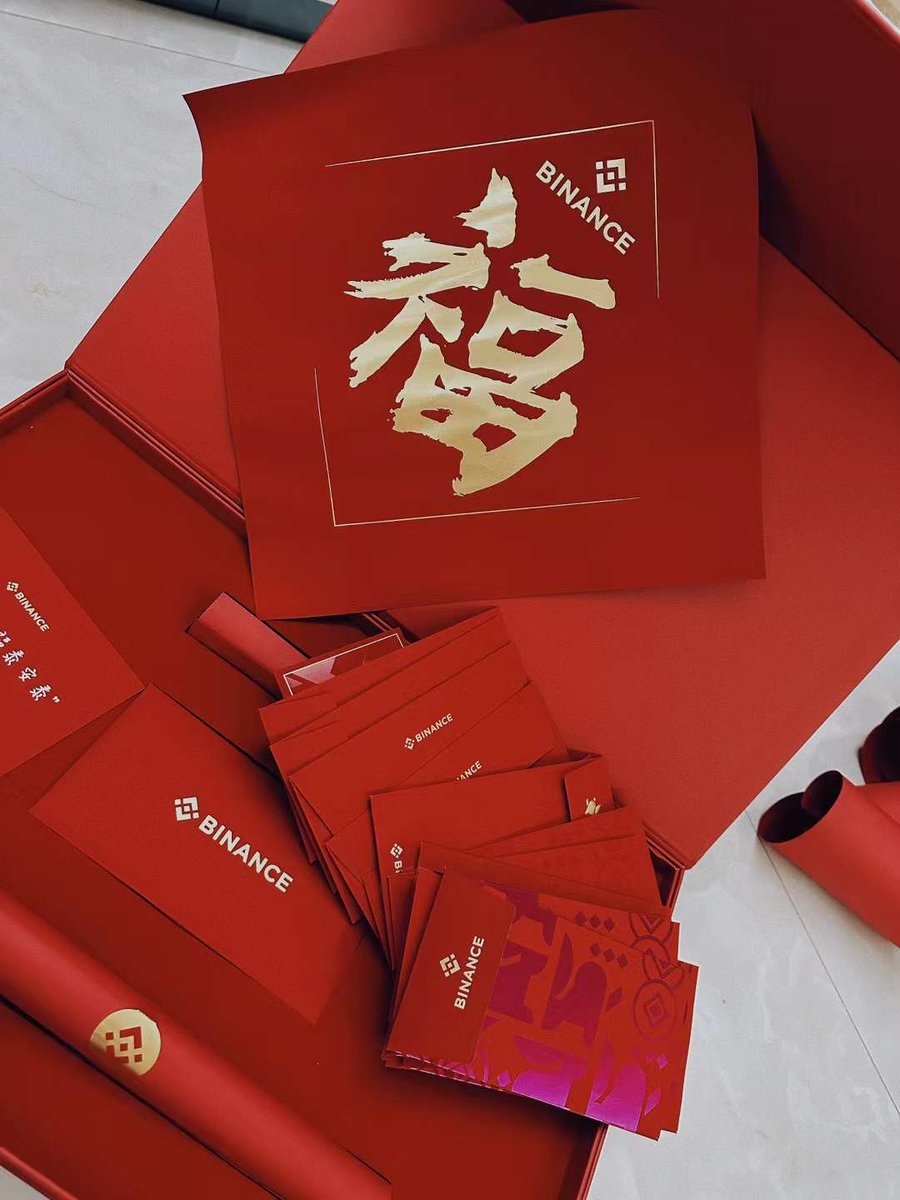 xincctnnq's tweet image. 🎁币安新年礼盒2套🎁
你们一直期待的币安羽绒服来了！
这个冬天不再冷，币安送温暖。
币安牌羽绒服，至尊币圈人的标配！
冬天没有女朋友抱不要紧，
有币安羽绒服温暖你

1⃣关注 @binancez @sisibinance  @xincctnnq 
2⃣赞转 @三位