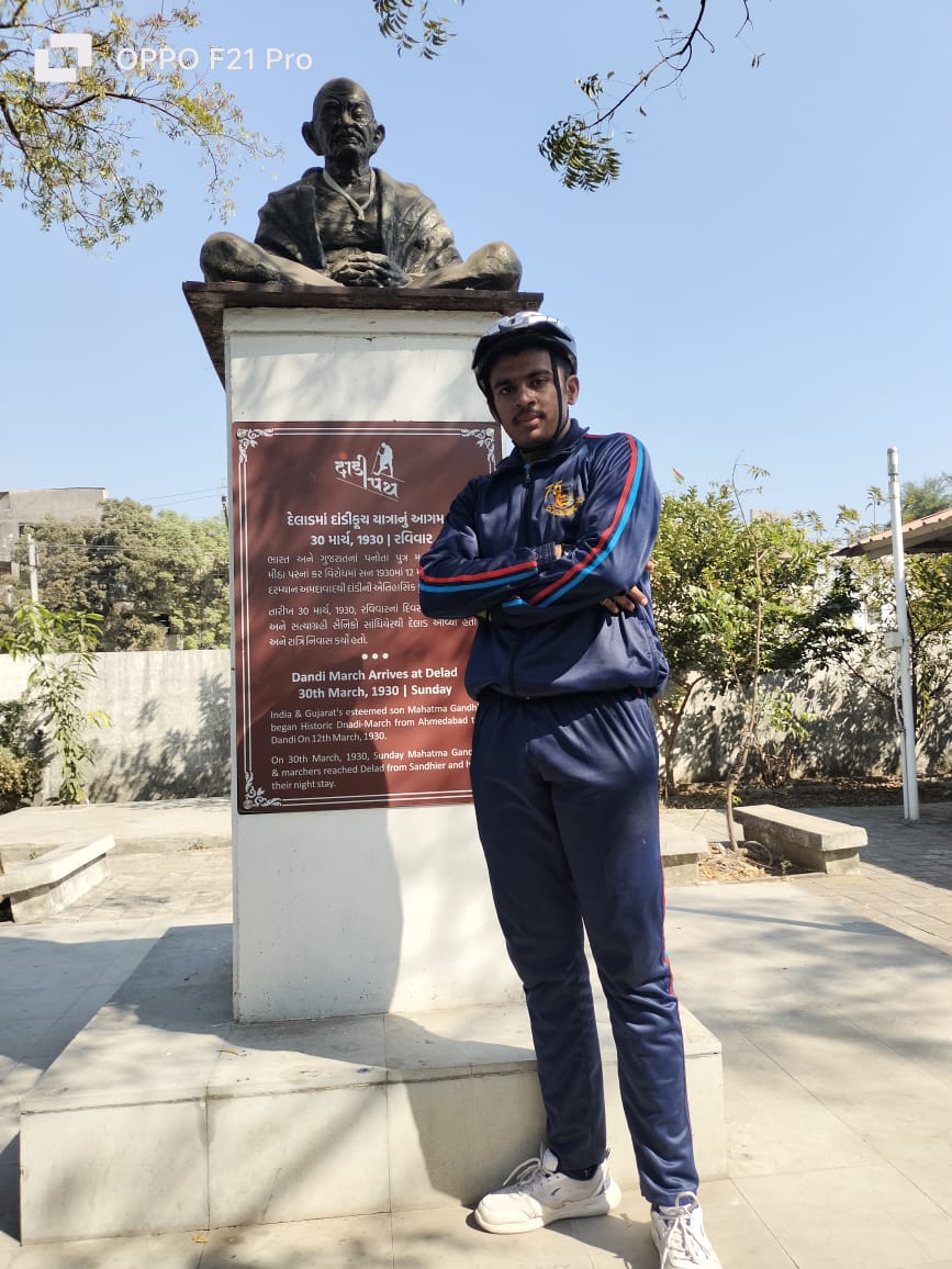 Krishnajaru111's tweet photo. #Sabarmaticyclerally 
🇮🇳 Jay Hind 🇮🇳 
@ADevvrat 
@ArvindKapoorTYG 
@PMOIndia 
@CMOGuj 
@HQ_DG_NCC 
@DefencePRO_Guj 
@DefencePRO_Guj 
@NCC_Dte_Gujarat 
@Poonamm87120707 https://t.co/fr5n3eEUnG