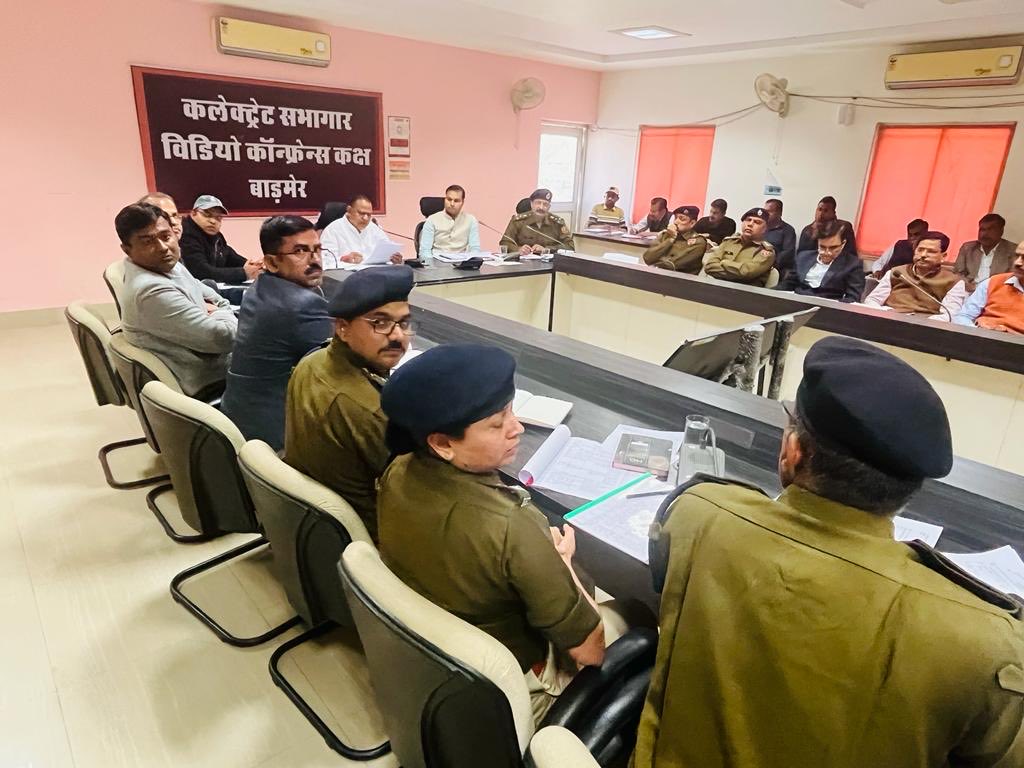 ज़िला कलेक्ट्रेट सभागार,बाड़मेर में अनुसूचित जाति के लोगों के उत्थान एवं कल्याण हेतु संचालित समस्त सरकारी योजनाओं के क्रियान्वयन की समीक्षा की ⁦<a href="/ashokgehlot51/">Ashok Gehlot</a>⁩ ⁦<a href="/RahulGandhi/">Rahul Gandhi</a>⁩ ⁦<a href="/priyankagandhi/">Priyanka Gandhi Vadra</a>⁩ ⁦<a href="/GovindDotasra/">Govind Singh Dotasra</a>⁩ ⁦<a href="/BarmerDm/">Barmer District Collector & Magistrate</a>⁩ ⁦<a href="/PoliceRajasthan/">Rajasthan Police</a>⁩