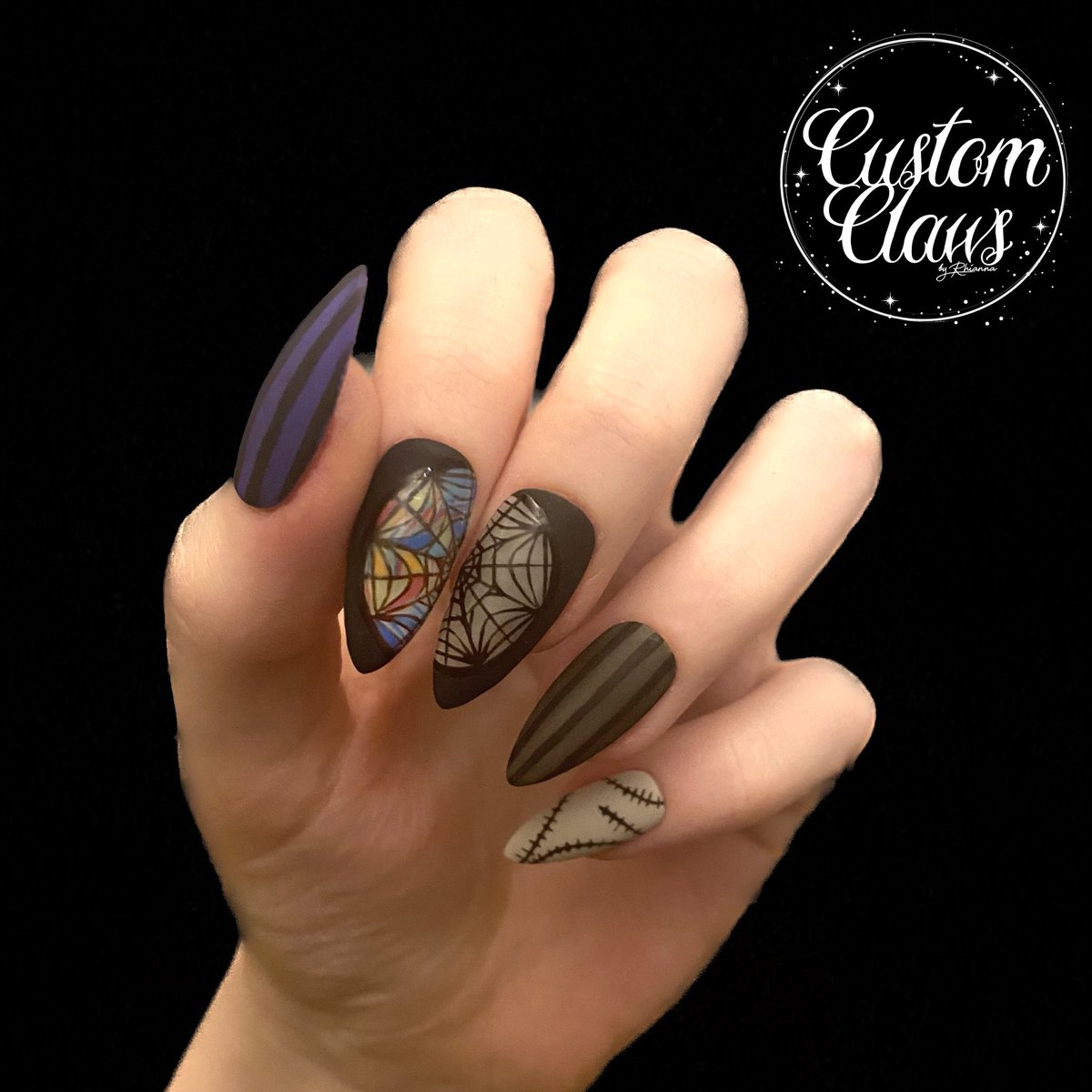 clawsbyrhianna's tweet photo. I’m obsessed with these nails! 🖤 I absolutely loved Wednesday on Netflix and had to do some nails inspired by that gorgeous window 😍
These will be available on my Etsy later today! #wednesday #wednesdaynetflix #wednesdayaddams https://t.co/cgo4y1K0zh