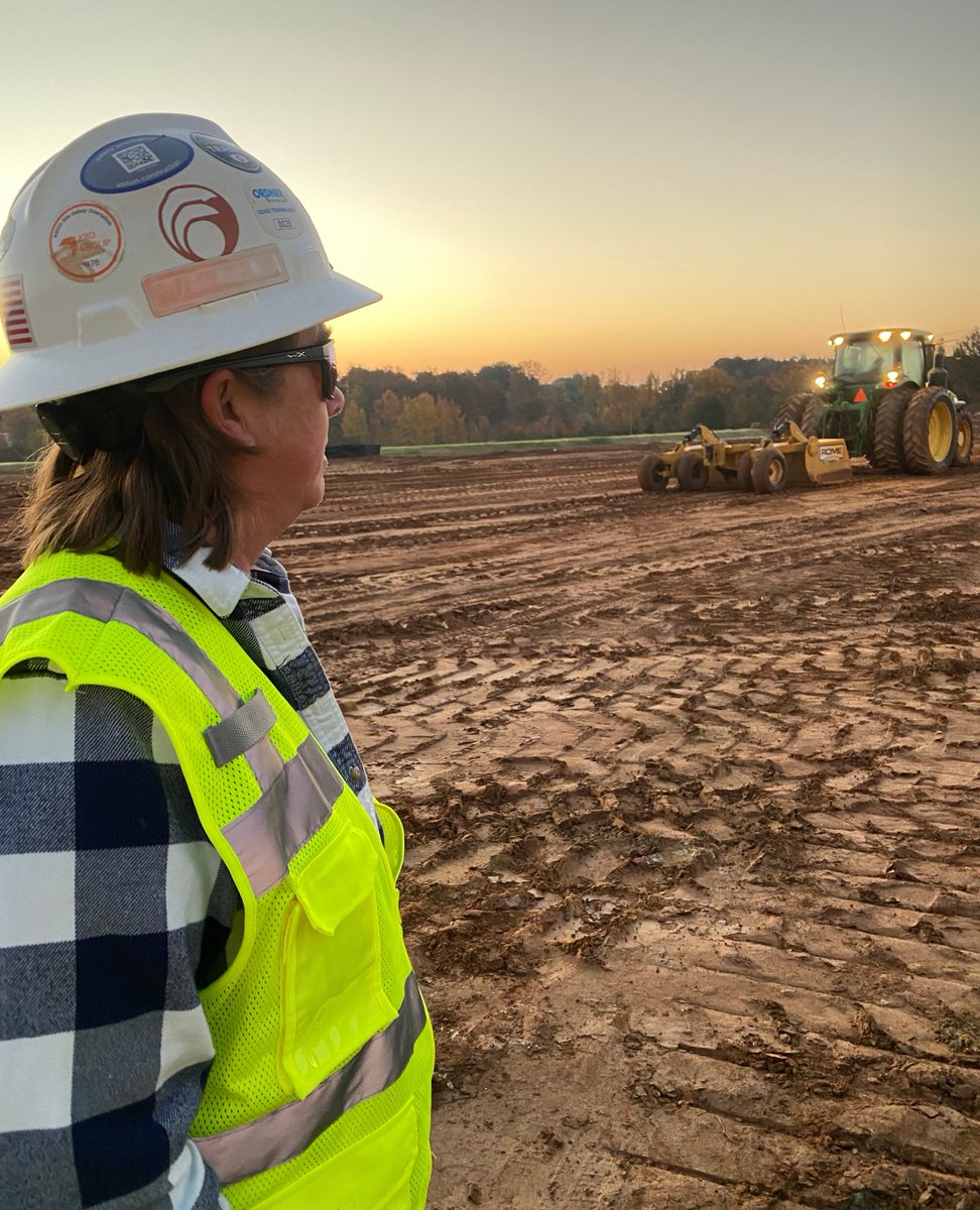 strack_inc's tweet photo. Nothing like a sunrise on the job site. 

Fresh air, the smell of dirt and diesel, and guaranteed satisfaction watching progress happen right before you eyes.  

#strack #strackteam #strackinc https://t.co/nNvxdHukwS