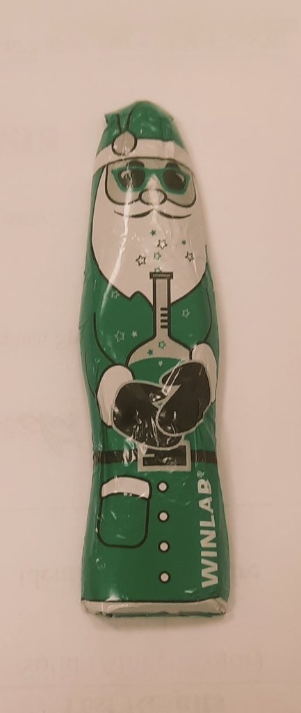 etwasSenfdazu's tweet photo. Irgendwie sieht dieser Weihnachtsmann so aus, als halte er eine Bong in der Hand... 🤷‍♂️ https://t.co/xxYRWkfzl6