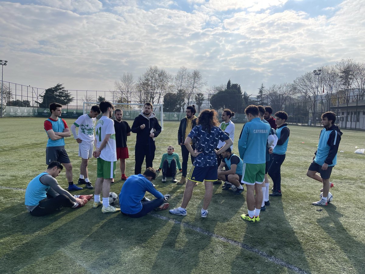 Fakülte Futbol Takımımız, Üniversitemiz tarafından bu yıl düzenlenecek 43. Spor Şöleni Futbol Turnuvası hazırlıklarını İBB Balat Futbol Tesisleri’nde yaptığı antrenmanlarla sürdürüyor. 

Yeşil-beyazlılar, oynadığı 3 hazırlık maçında sergilediği performansla göz dolduruyor. 👏