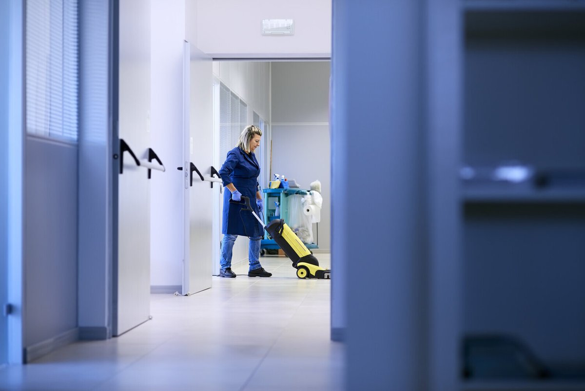 BoxerFM's tweet photo. We understand the need to keep the hygiene standards of your premises high. We offer a wide range of #specialistcleans for floors and carpets, kitchens and bathrooms. At Boxer, we pride ourselves on making your office a happy and healthy place to work https://t.co/9tthGGNxxx https://t.co/NaYu2ZLNjH