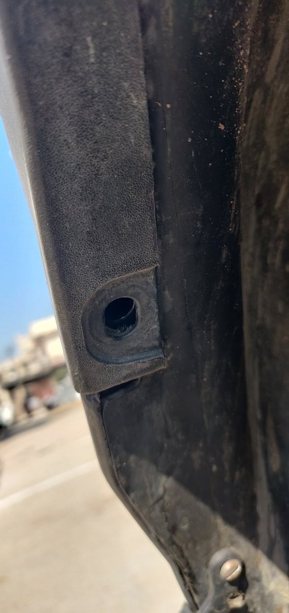 HgGIRI's tweet photo. I had a very bad experience with xuv300 service and body part repairment. Mentioning below points and sharing pictures with proof of what I have faced even visiting multiple time on my own expenses, not screwed, rusted tyres rims and disc, broken parts @18002096006 https://t.co/L0LywFJdv0
