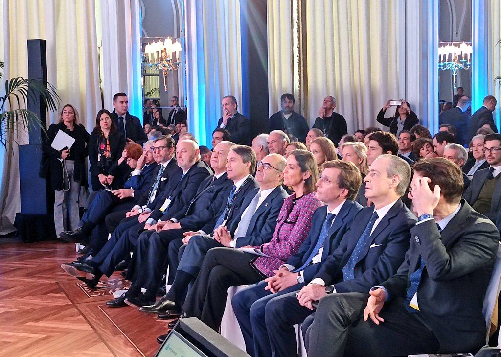 minturgob's tweet photo. La ministra @MarotoReyes participa en la XIII edición de #SpainInvestorsDay:

📣 Gracias a la movilización de recursos de los #PERTE, España se ha convertido en un hub de inversión mundial. Los flujos de inversión extranjera crecieron un 55% respecto a 2021. https://t.co/A7Hayh3iZT