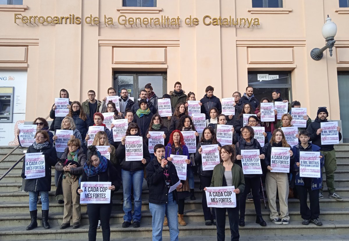 8MilMotius's tweet photo. Seguim, a cada cop, més fortes! Per molt que ens acusin i ens condemnin, les feministes no ens penedim ni un sol segon de la nostra lluita ni de la lluita de totes les que ens han precedit. Per les companyes de @hieremtotes i per totes!
#Judici8mm
#Ni6MesosNi1Dia
#CadaCop👊 https://t.co/gw2rN86tD3