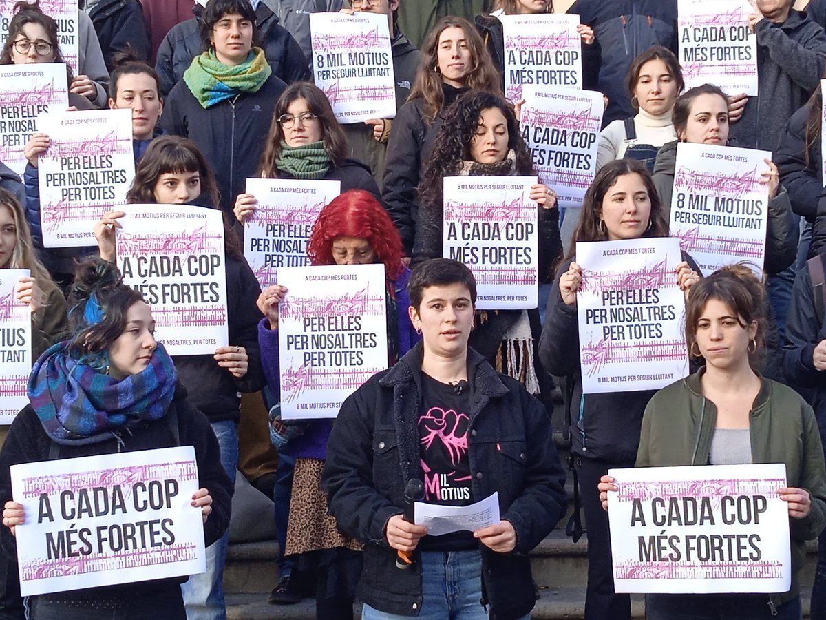 8MilMotius's tweet photo. Seguim, a cada cop, més fortes! Per molt que ens acusin i ens condemnin, les feministes no ens penedim ni un sol segon de la nostra lluita ni de la lluita de totes les que ens han precedit. Per les companyes de @hieremtotes i per totes!
#Judici8mm
#Ni6MesosNi1Dia
#CadaCop👊 https://t.co/gw2rN86tD3