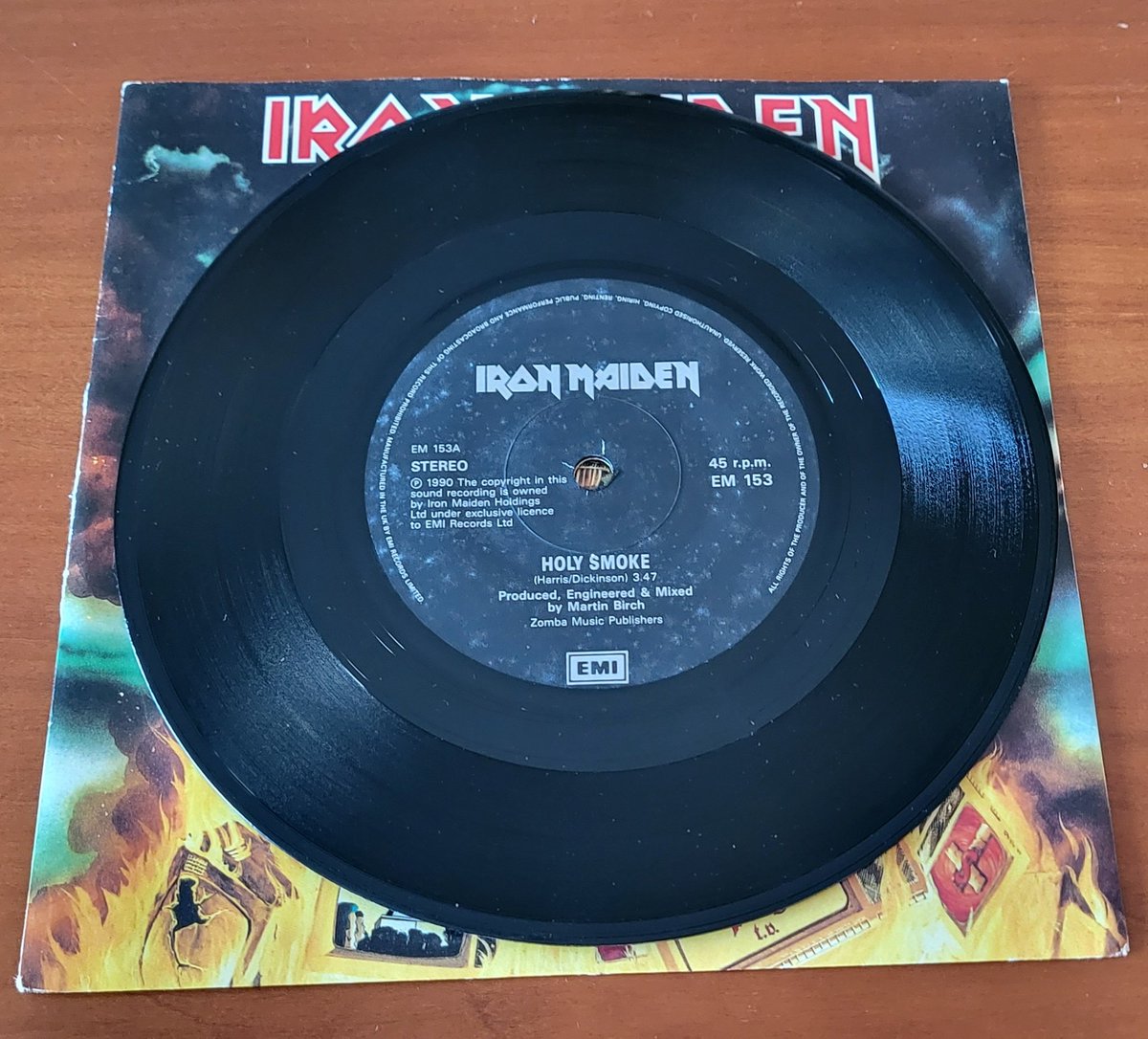 DavidGTato's tweet photo. Me faltaban 8 singles de @IronMaiden y ya sólo me faltan 7 🤗
#IronMaiden #HolySmoke #AllInYourMind #wEDnesday
#UptheIrons #MyIronMaidenCollection https://t.co/GYvfRHItmE