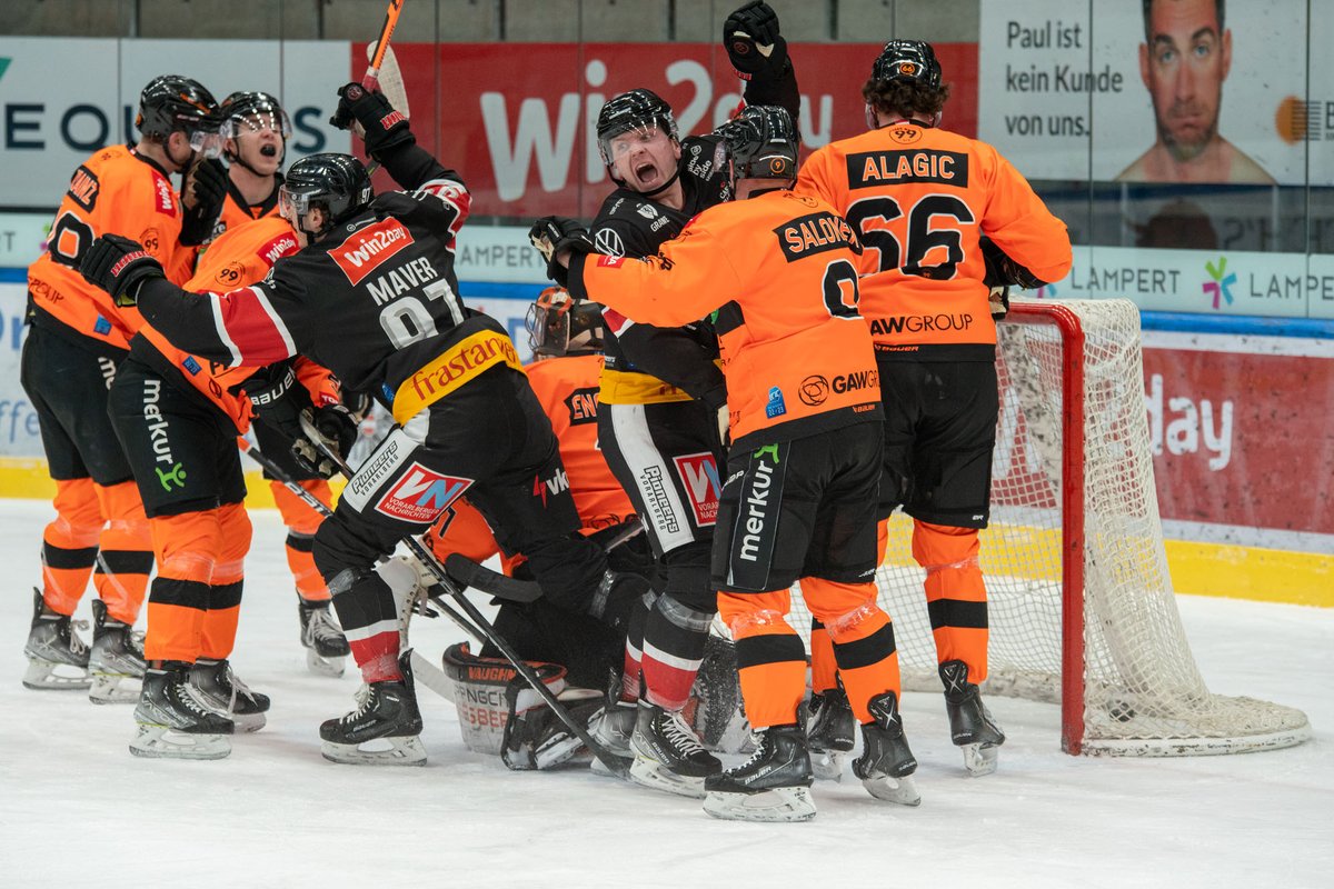 pioneersvbg's tweet photo. 3️⃣ Siege aus den letzten 4️⃣ Spielen 💯 kann man mal machen 💪
#actionpics #PIVG99 #winningstreak #ländlepower https://t.co/J6jeLKMWNC