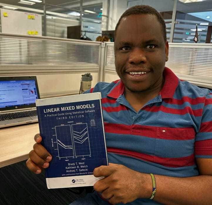 jmagashi's tweet image. The first week of the spring semester with my best-signed copy of the book on '#LinearMixedModels' by @bradytwest, Kathy Welch, and Andrzej Galecki. The book is designed to help in using LLMs appropriately for data analysis problems.
#Statistics #DataScience #RStats