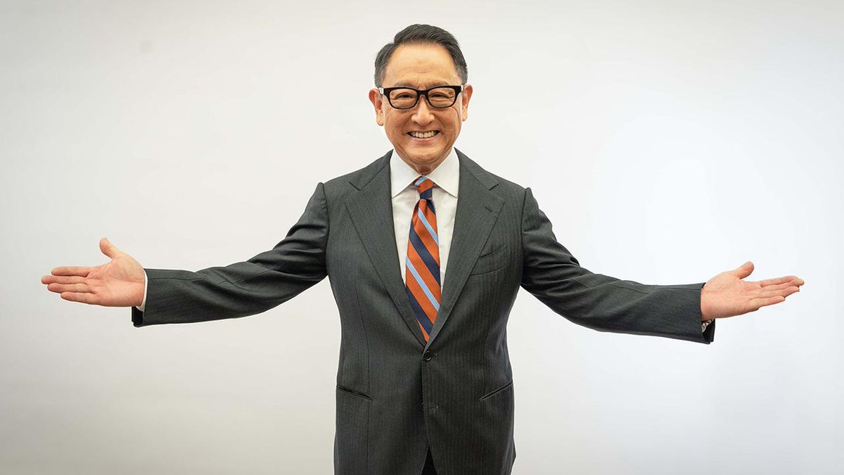 ToyotaMotorCorp's tweet photo. At the start of 2023, Akio Toyoda delivered his New Year greeting in English to all of his colleagues around the world with appreciation for the bonds uniting the global Toyota family.
#ToyotaTimes #GlobalToyota #AkioToyoda
https://t.co/oUEujnX3tp https://t.co/Ohp5HM1qtj