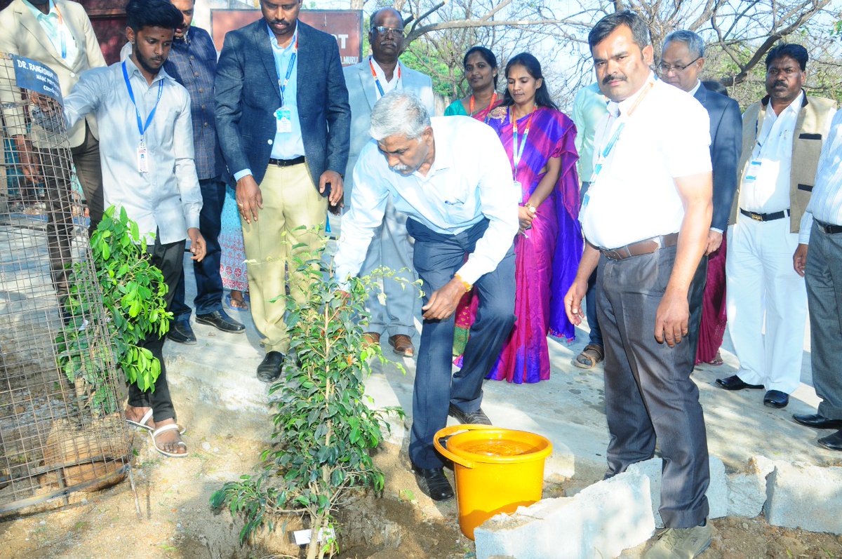 DCTE_Karnataka's tweet photo. #DCTE #NAAC
ಜನವರಿ 4 ಮತ್ತು 5 ರಂದು ಮೊಳಕಾಲ್ಮೂರಿನ ಸರ್ಕಾರಿ ಪ್ರಥಮ ದರ್ಜೆ ಕಾಲೇಜು ನ್ಯಾಕ್ ಮೌಲ್ಯಮಾಪನಕ್ಕೆ ಒಳಪಟ್ಟು CGPA 2.72 ಅಂಕಗಳನ್ನು ಗಳಿಸಿ ಬಿ+ ಗ್ರೇಡ್ ಪಡೆದುಕೊಂಡಿದೆ.
ಕಾಲೇಜು ಮತ್ತು ತಾಂತ್ರಿಕ ಶಿಕ್ಷಣ ಇಲಾಖೆಯು ಕಾಲೇಜಿನ ಪ್ರಾಂಶುಪಾಲರು, ಬೋಧಕ-ಬೋಧಕೇತರ ಸಿಬ್ಬಂದಿ ಮತ್ತು ವಿದ್ಯಾರ್ಥಿಗಳನ್ನು ಅಭಿನಂದಿಸುತ್ತದೆ. https://t.co/o17avV5XIW