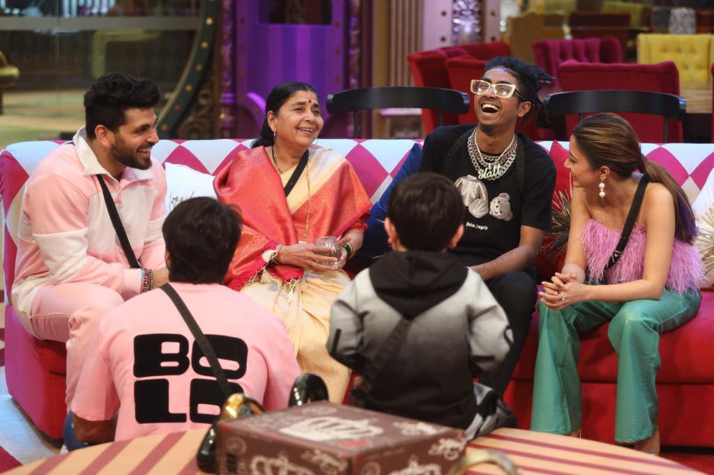ShivThakare9's tweet photo. Dear Aai,

Thank you for your love, support, and the good morals and values that you instilled in me.

You taught me NOT to be afraid to use my voice, because my thoughts and opinions matter. 

Because of your teachings, I shine! You're my Queen ! Thank you Aai ❤️✨ https://t.co/OWNvzTae55