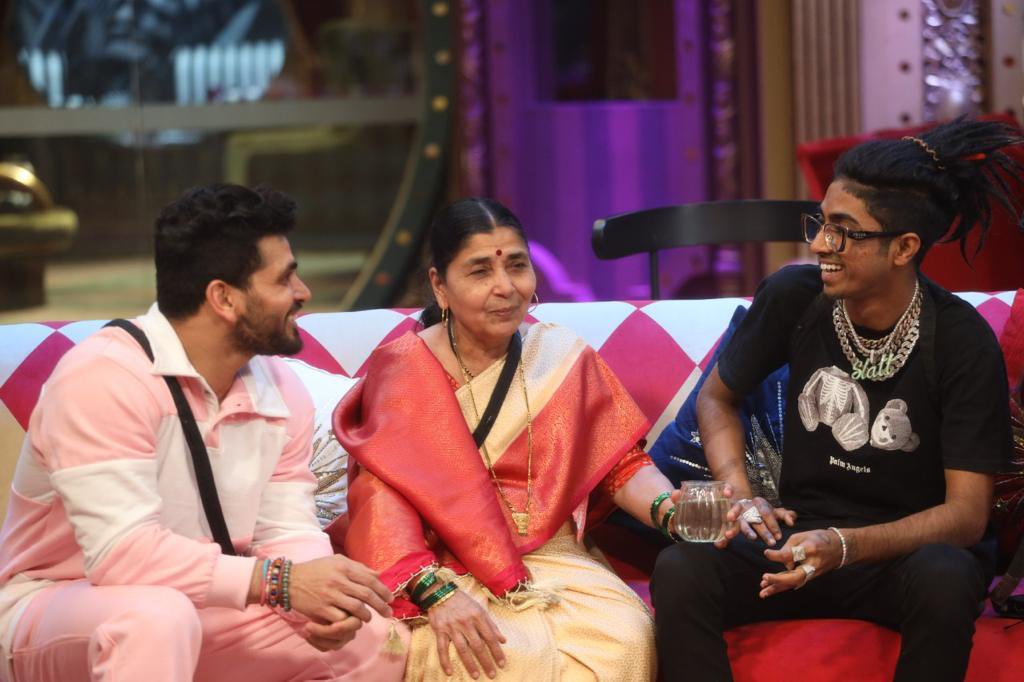 ShivThakare9's tweet photo. Dear Aai,

Thank you for your love, support, and the good morals and values that you instilled in me.

You taught me NOT to be afraid to use my voice, because my thoughts and opinions matter. 

Because of your teachings, I shine! You're my Queen ! Thank you Aai ❤️✨ https://t.co/OWNvzTae55