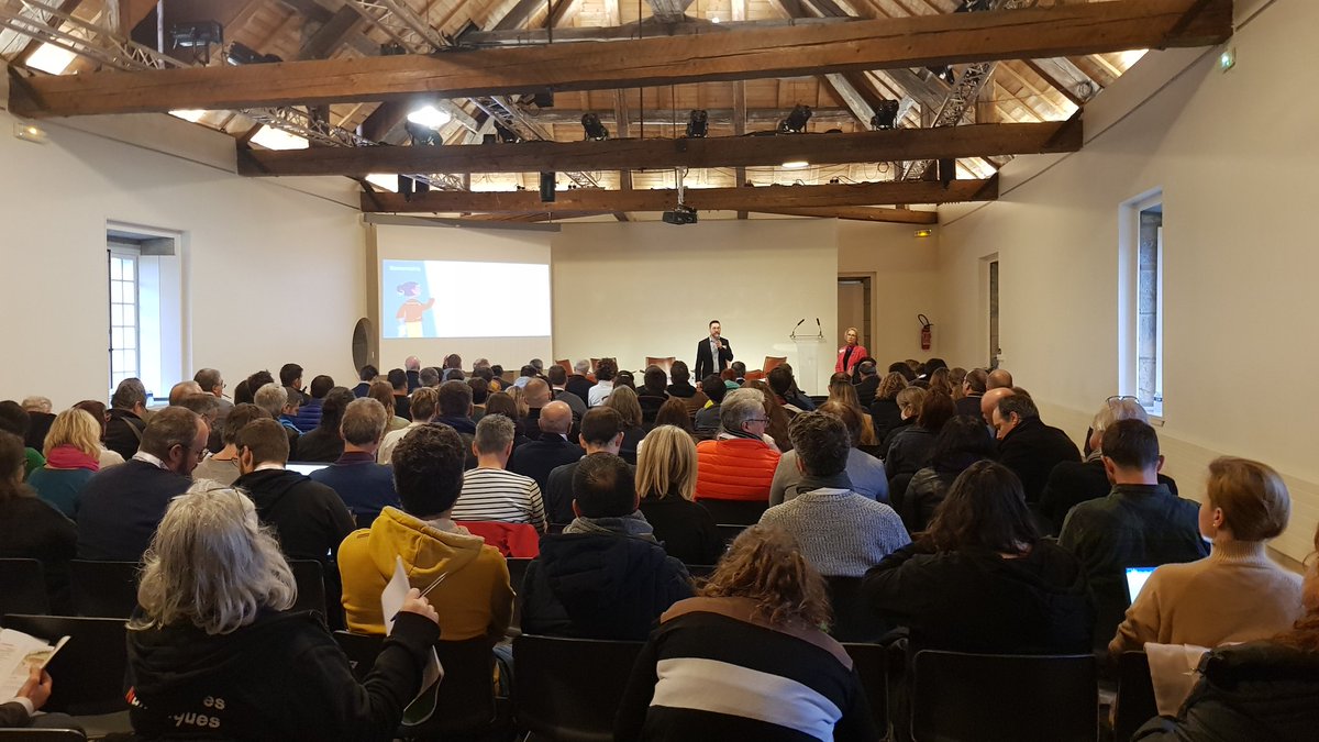 DrneBFC's tweet image. Le séminaire Territoire numérique éducatif du Doubs #TNE25 s&apos;ouvre sur la conférence de @chcaron80 et @MarBara83 : Forme scolaire et numerique.

Ensemble pour la réussite de tous. #TNE @RA_BFC