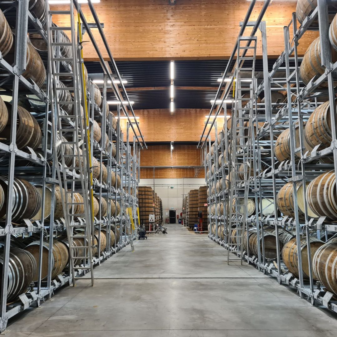 Sasmabv's tweet photo. Did you know that we do our own aging at Sasma?
We buy fresh whisky from Canada and from Scotland, and then barrel-age Canadian (from Canada) and Scottish Whisky (from Scotland) for our spirits. 

#aged #spirits #barrels #whisky #bulk https://t.co/67n9eCICy3