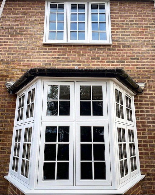 residence9's tweet photo. Stunning R7 square Bay in Grained White with added Georgian bar gives this property instant kerb appeal 🤍
Beautifully installed by @HarpendenWindow👏
Visit https://t.co/0ugPngpGzk
#residencecollection #R7 #residence7 #grainedwhite #windowwednesday #myresidence https://t.co/JDfJt6E0Qg