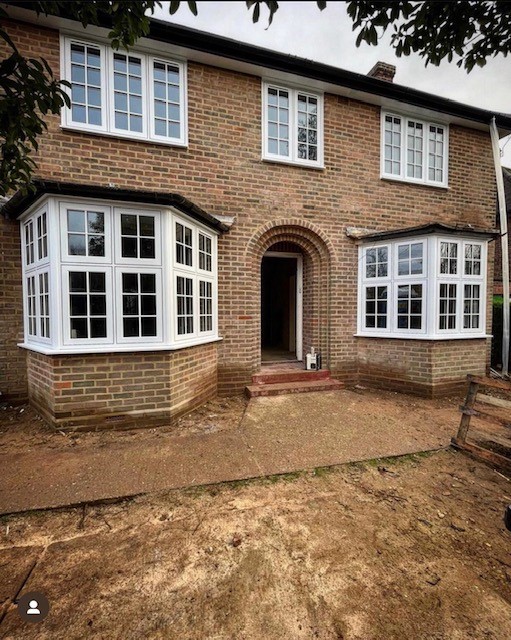 residence9's tweet photo. Stunning R7 square Bay in Grained White with added Georgian bar gives this property instant kerb appeal 🤍
Beautifully installed by @HarpendenWindow👏
Visit https://t.co/0ugPngpGzk
#residencecollection #R7 #residence7 #grainedwhite #windowwednesday #myresidence https://t.co/JDfJt6E0Qg