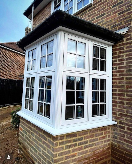 residence9's tweet photo. Stunning R7 square Bay in Grained White with added Georgian bar gives this property instant kerb appeal 🤍
Beautifully installed by @HarpendenWindow👏
Visit https://t.co/0ugPngpGzk
#residencecollection #R7 #residence7 #grainedwhite #windowwednesday #myresidence https://t.co/JDfJt6E0Qg
