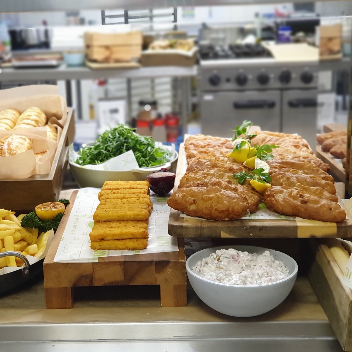 AccentCatering's tweet photo. REASON NO.3 THAT SCHOOL LUNCHES ARE BETTER FOR YOU AND YOUR CHILD

Your child will get a freshly made, hot meal every day, with portion sizes that reflect their age.

Even paying for lunch can be cheaper than packed lunches.

#FreshFood #Schoolmeals #RealFood #Food #eatfresh https://t.co/mPMDDmM3yo