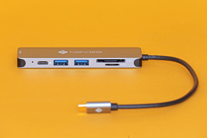 NOVOOFR's tweet photo. Le Hub USB-C 6-en-1 #Novoo étend la connectique d'un appareil muni d'un port USB-C. Il offre trois ports USB 3.0, un lecteur de cartes SD et microSD, ainsi qu'un port HDMI 4K, le tout dans un boîtier en métal. 😎
.
.
.
.
.
#tech #USBTypeCc #Hub #Novoo #setup #office #Ecran https://t.co/oofvE6ba2t