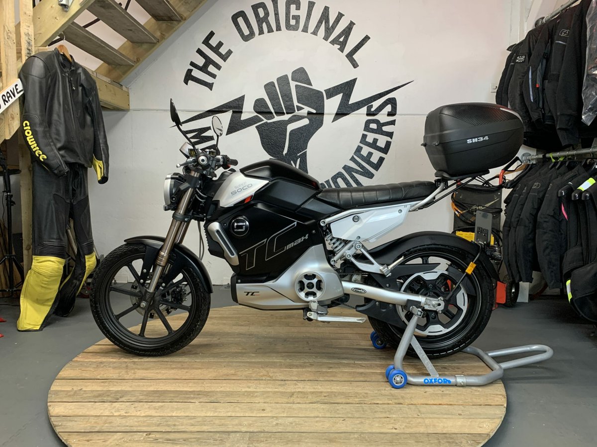 EngElecMotCo's tweet image. Leading the electric way⚡️2019 Super Soco TC Max, £3,495, miles 721, licence requirement CBT. EEMC warranty, mobile servicing, charge-cycle-check, part ex, nationwide delivery, financing available🏍️More info or to demo bit.ly/3iBvoqR @supersocouk #supersoco #tcmax #EVs