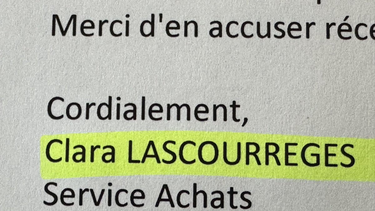 MagdiBruja's tweet photo. Come faccio a chiamare questa signora rimanendo serio https://t.co/oBFjl8kf2s