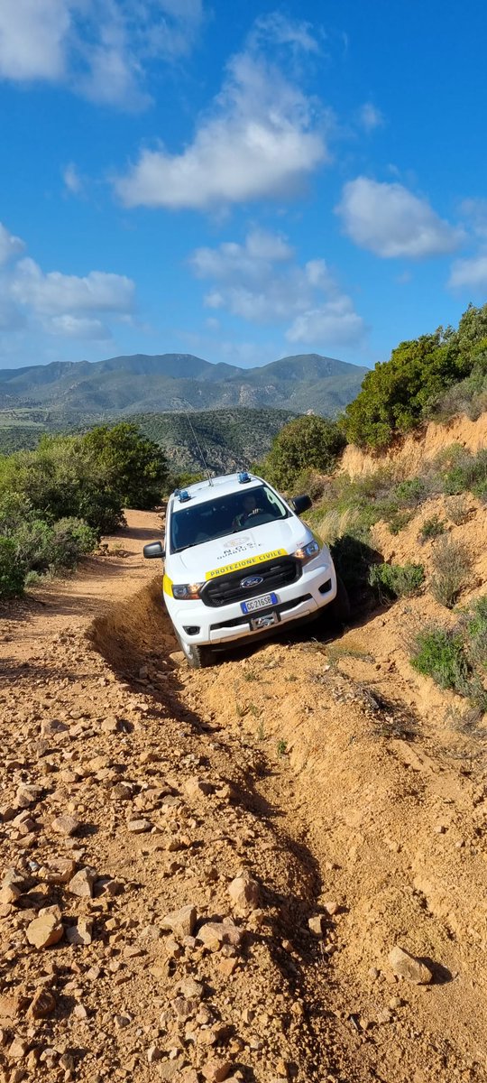 NOSquartu's tweet photo. Formazione continua per i nostri #volontari di #PROTEZIONECIVILE . Pratica ed addestramento guida fuoristrada .
#nos_quartu https://t.co/uLIRWqXGp3