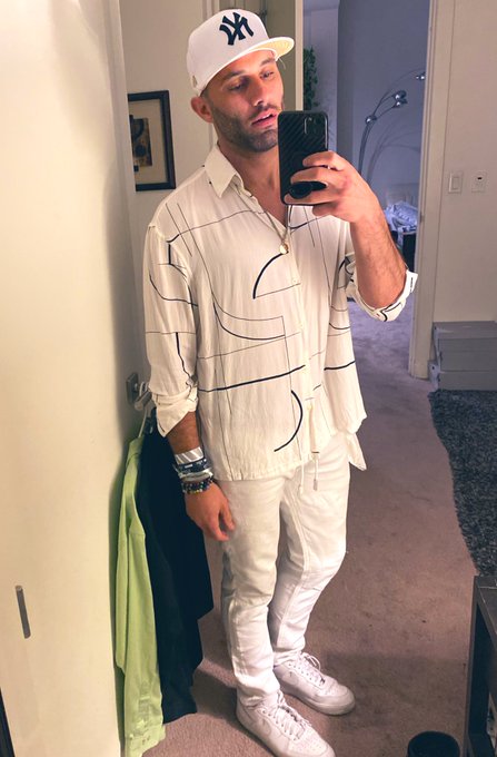 One of the only pics I got of myself this weekend! This was my @AEexpo White Party fit. https://t.co<a href="/tag/twitterafterdark"class="tags"><span>#twitterafterdark</span></a>