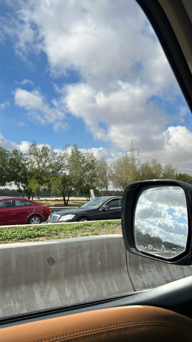 على ريح السحاب اللي ترازم بالسماء والتمّ
" سحابة وسم تحييني ليا هبت هبايبها " .