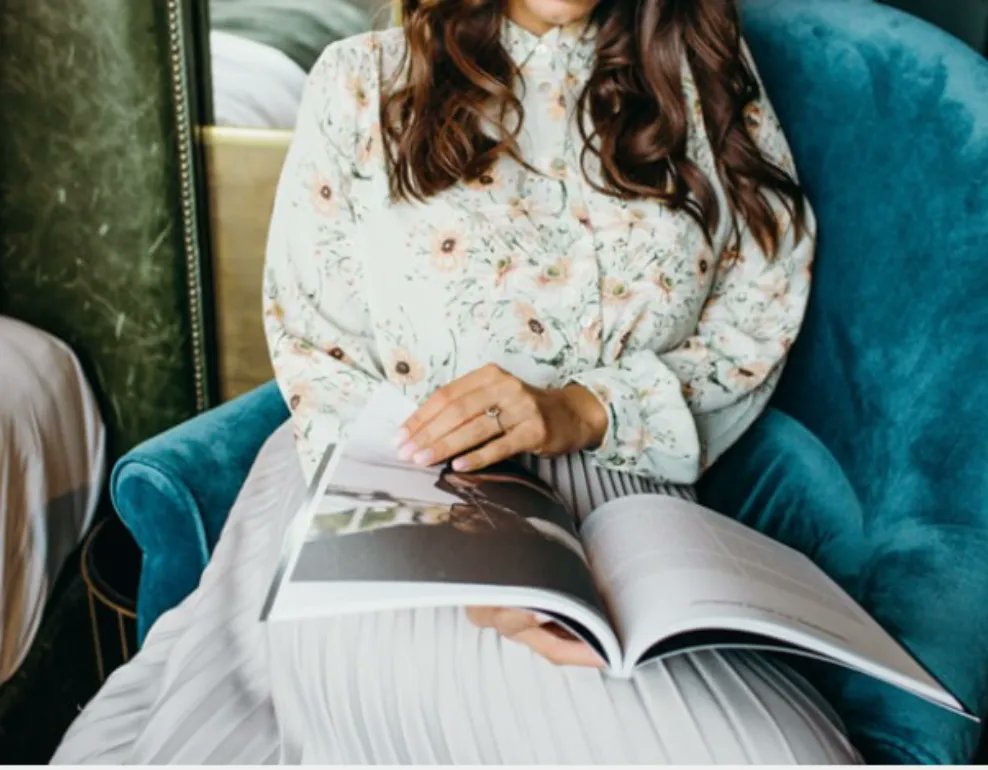 Eliteintslondon's tweet image. Creating a #ReadingRoom, doesn’t need to be hard. Whether that means cosying down sitting on a #WindowBench or a comfy chair near your #BookShelves,, it doesn’t matter how you create a #ReadingNook. Get Quick &amp;amp; Easy Reading Nook Ideas for Book Lovers @ buff.ly/3WQk3Ce