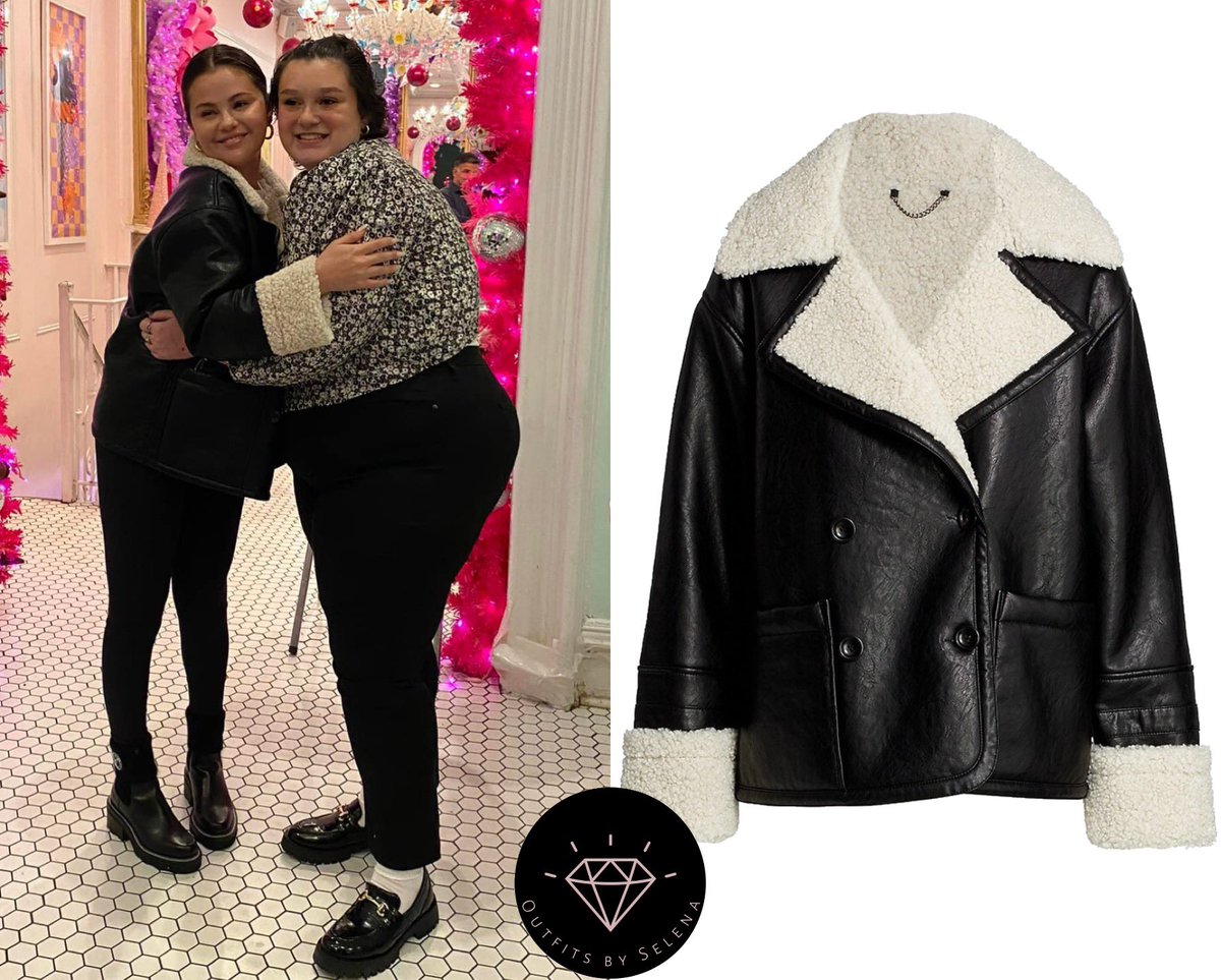 outfitsbyselena's tweet photo. January 4, 2023 - .@SelenaGomez with fans with Make-A-Wish at Serendipity 3 in New York, NY
#SelenaGomez wearing a #SundayBest Little Ribbed Hip T-Shirt ($30) with #TnAction TnaButter Atmosphere Hi-Rise Leggings ($68) and @FreePeople We The Free Kaja Vegan Bonded Peacoat ($248). https://t.co/zkLF11Mbuv