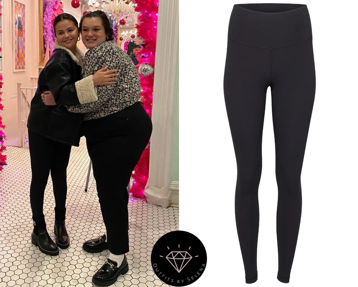 outfitsbyselena's tweet photo. January 4, 2023 - .@SelenaGomez with fans with Make-A-Wish at Serendipity 3 in New York, NY
#SelenaGomez wearing a #SundayBest Little Ribbed Hip T-Shirt ($30) with #TnAction TnaButter Atmosphere Hi-Rise Leggings ($68) and @FreePeople We The Free Kaja Vegan Bonded Peacoat ($248). https://t.co/zkLF11Mbuv