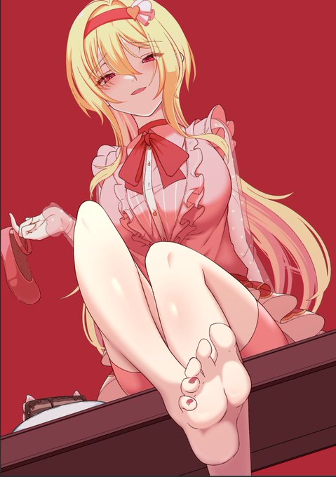 片足をこちらに差し出してるちとせ嬢 