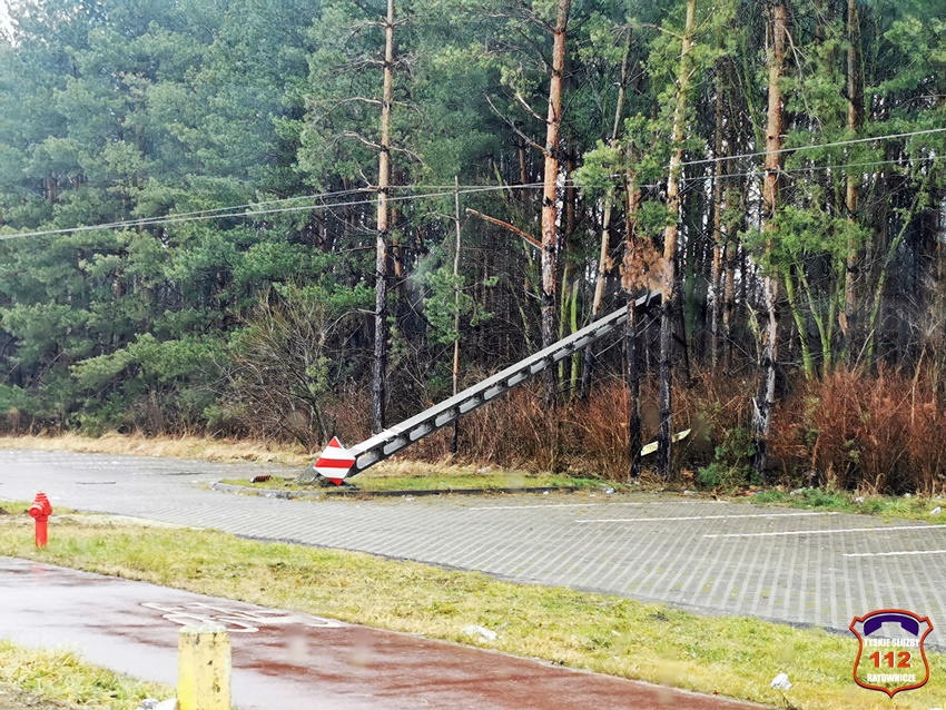 112Tychy's tweet photo. Złamany słup energetyczny na ul. Serdecznej

https://t.co/HGG9rDNYfu

#112Tychy #Tychy https://t.co/zdDweMbdX1