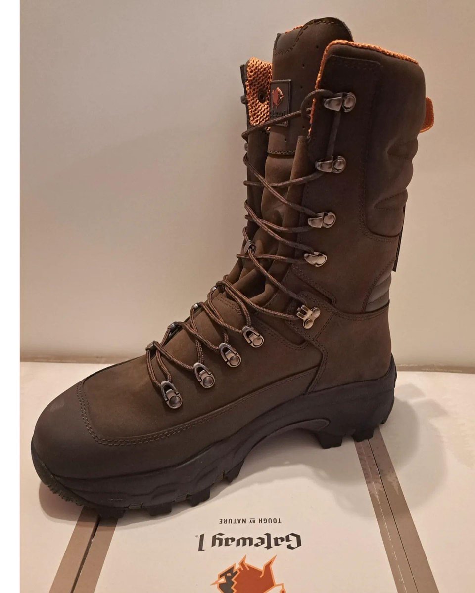 Koolboxbmc's tweet photo. It’s the turn of @gateway1_footgear Fiordland II 11” boot today. A full on robust leather boot with 2.4mm full grain nubuck leather, Sympatex membrane and complete with heel notch to aid flexibility. Picture from our agent @nicktayloragent #leatherboots #gateway1 https://t.co/J6m2UhWwlW