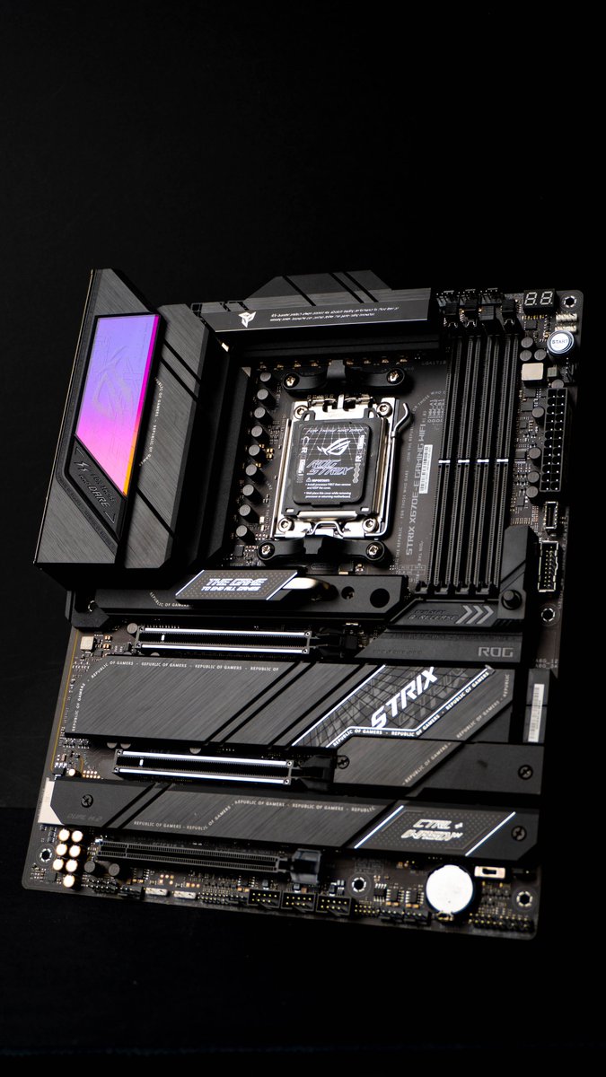 eti_gaming's tweet photo. The ASUS ROG Strix X670-E Gaming motherboard 
.
.
#ASUS #ROG #Strix #X670E #GamingMotherboard #PCBuilding #LGA1200 #PCIe4 #DDR4 #RGBLighting #Overclocking #GamingPC #highspeed #Thunderbolt4 #Wifi6 #ROGexclusive #SupremeFX #DTSSoundUnbound https://t.co/fsMWy7jC5N