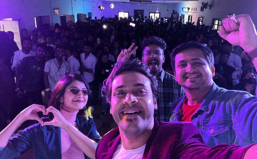 SVFsocial's tweet photo. #Dilkhush করা frame 💜
@RahoolOfficial @Soham_Majumdar_ @nilayanofficial #AishwaryaSen #SubhadeepPan https://t.co/lOSXWdLMqt