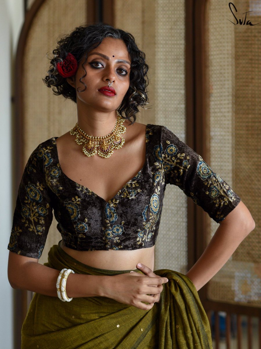 suta_bombay's tweet photo. it’s so cold, our Ajrak-printed velvet
blouses have become our new winter wardrobe staple !
#ITSSOCOLD https://t.co/4vESObuYG2