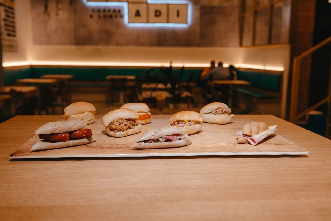 CoffeeVanadi's tweet photo. Pueden existir mil tipos de montaditos, pero como los nuestros, ninguno 🤤

Acércate a almorzar con nosotros y prepárate para conocer la auténtica felicidad.

#Vanadi #vanadicoffee #coffee #cafe #c #alicante #alc #cafeteria #coffeelovers #food #foodlover #montadito https://t.co/0FaHiLj4Zq