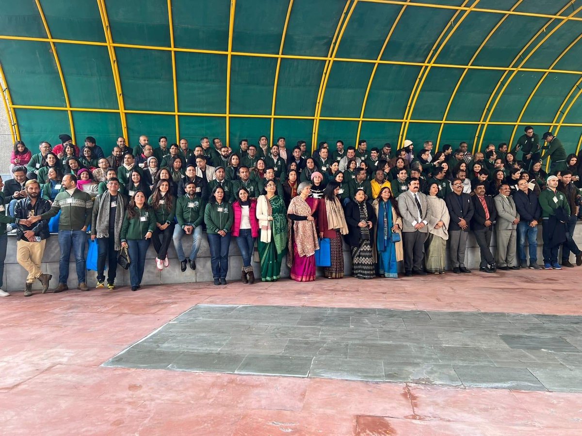 writings2030's tweet photo. Delhi Public School, R.K Puram - Batch of 1997.
A gallon of memories ❤️
#DPSAlumni #DPSRKP
#Dipsite #School #SchoolFriends https://t.co/qHBwuTE0vG