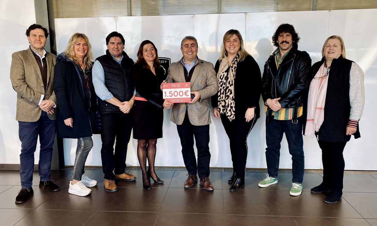 orgmater's tweet photo. 📸 Ahir se'ns entregà la recaptació de la 🍇 «𝐍𝐢𝐭 del #Vi a #Inca 20𝟐𝟐». 👇🏿 #DePersonesAPersones: 𝗴𝗿à𝗰𝗶𝗲𝘀 a @activatinca, @incaciutat i a tots/es aquells (#Bodegues 🍷, patrocinadors i visitants) que féreu possible que aquest esdeveniment resultés un èxit. 💙 #SOMMater https://t.co/MswSROQmpc