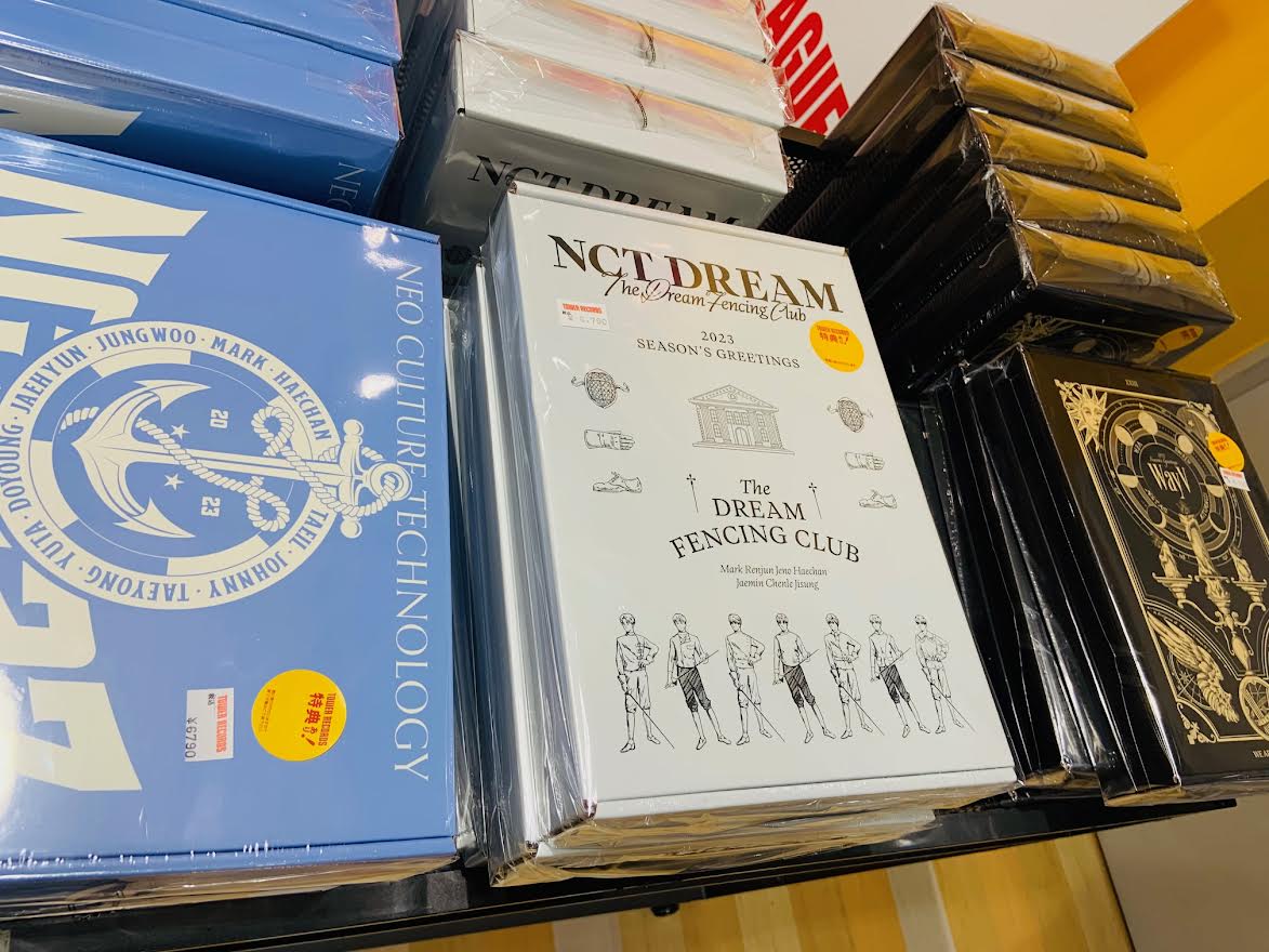 K-POP SEASON'S GREETINGS】 今年も入荷してきましたっ👏 ファン必携の