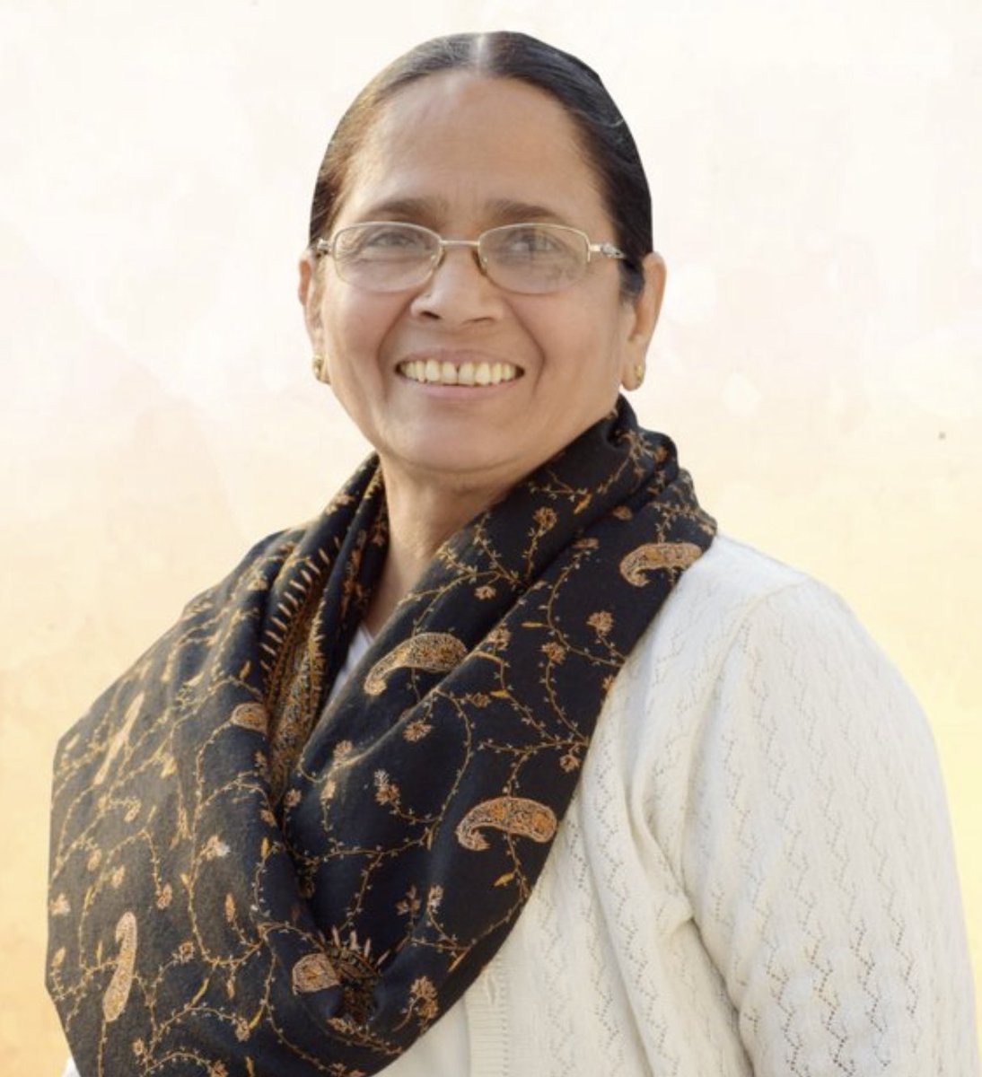 मां दुनिया का पवित्रतम शब्द,
मां दुनिया का पवित्रतम रिश्ता,
मां जीवनदात्री है,
मां कृष्णा पटेल जी को जन्म दिवस की ढेर सारी शुभकामनाएं।