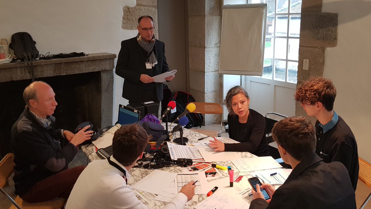 [Seminaire #TNE25]
Des élèves du lycée Ledoux de #besancon, accompagnés par la <a href="/DrneBFC/">DRANE Bourgogne-Franche-Comté</a>, présents à la Saline royale pour animer une #webradio dédiée au séminaire ! 
<a href="/RA_BFC/">Région académique Bourgogne-Franche-Comté</a> #TNE