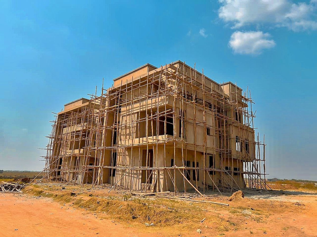bakerind_'s tweet photo. Attractions:
- A pent suite
- Enormous balconies
- Library/reading room
- Large living room
- Spacious kitchen (20 sqm)
- Sizable space that can be converted into a bar

Stay tuned!

#duplex #duplexdesigns #duplexforsale #duplexforrent #explorepage✨ #explore #duplexinnigeria https://t.co/6kLFM1O2GI