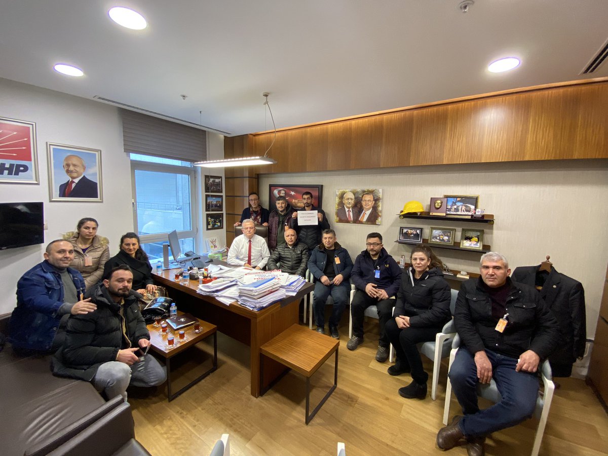 Staj mağduru kardeşlerimizi misafir ettik.
Staj ve Çıraklık sigorta girişlerinin SGK başlangıcı olarak kabul edilmesini isteyen mağdurların sesini duyun!
#StajÇıraklıkSgkBaşlangıcıdır 
<a href="/vedatbilgn/">Vedat Bilgin</a>