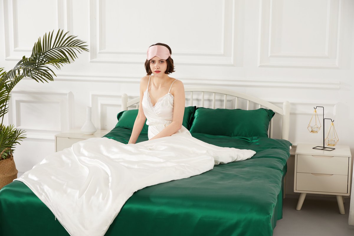 with mansphil #silkbedding sets, #silkeyemask ,#silkpillowcase ,enjoy a beautiful life, improve sleep quality !