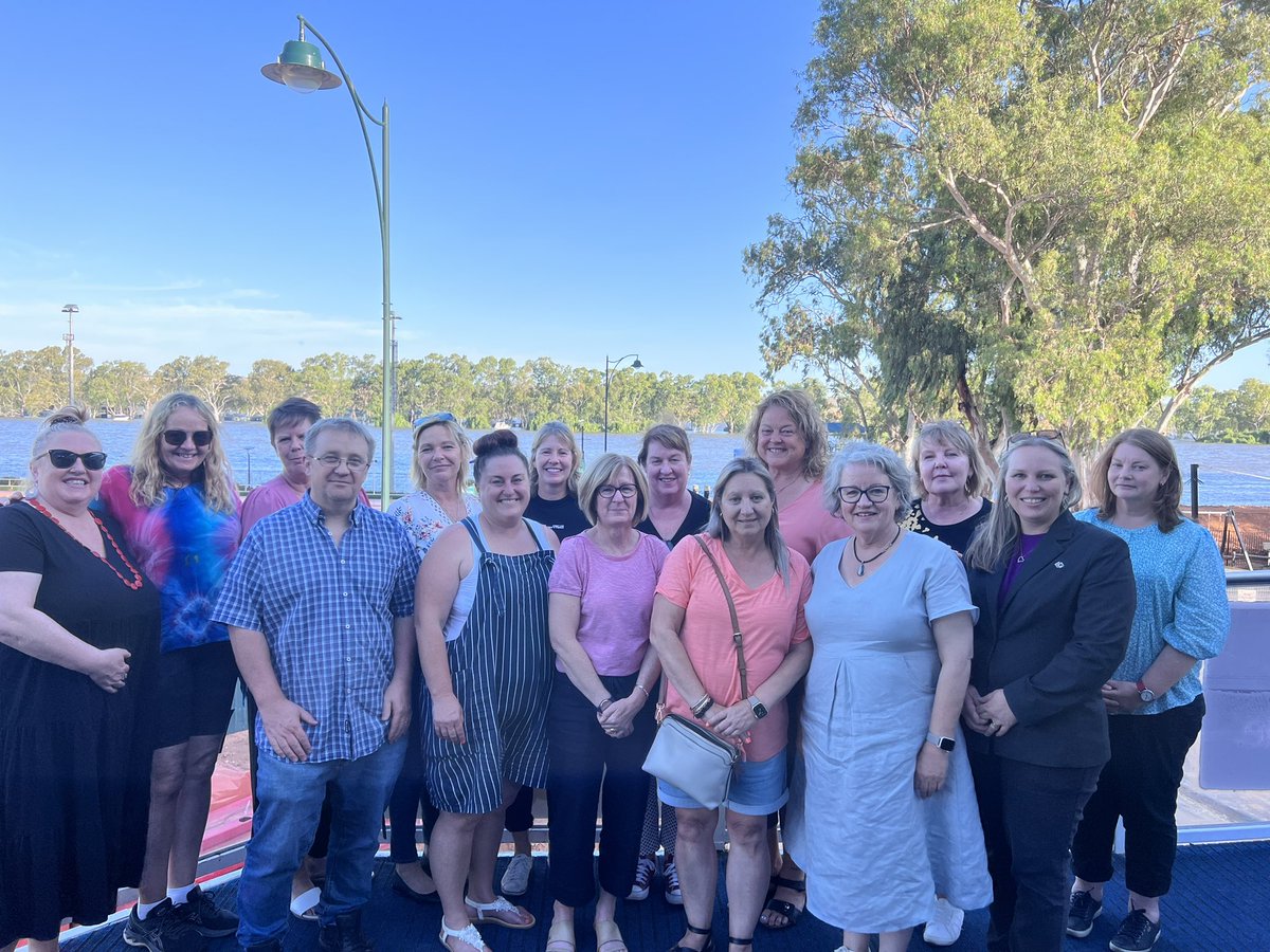 NatCookMP's tweet photo. This is the Mannum Emergency Relief Centre team.
Incredible support being provided day and night.
Wonderful to spend time with them tonight.
Thank you 💜
#Relief #MurrayInFlood #Mannum https://t.co/9wCHbQCbrH